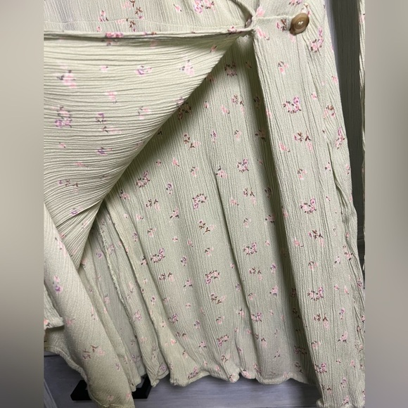 Billabong Green Ditsy Floral Lotta Love Gauzy Wrap Dress Boho Beachy - Picture 8 of 11